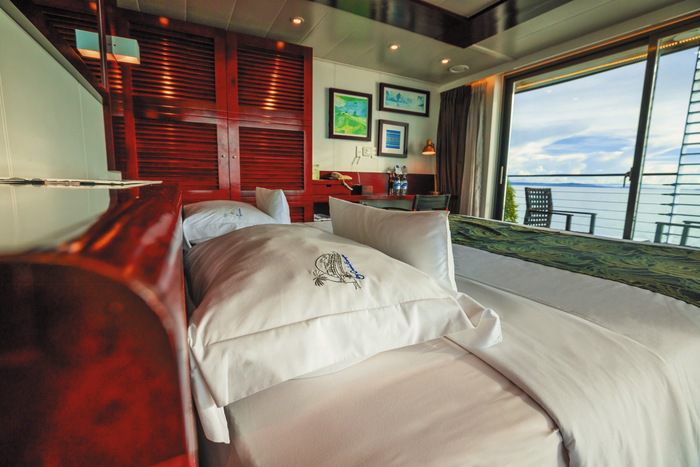 Upper Deck: 2 Beds